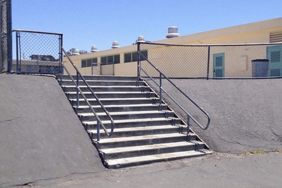 Image for skate spot Roosevelt 12 Stair Over Rail To Bank