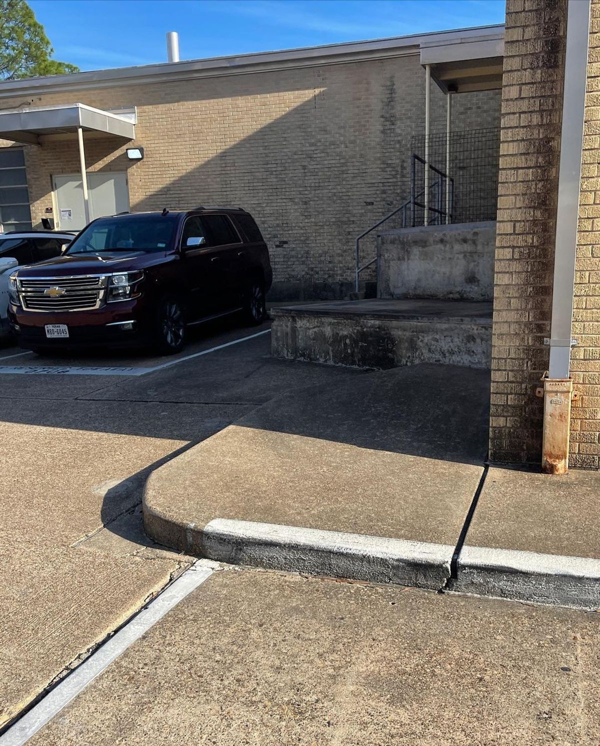 Image for skate spot Texas A&M University - Loading Dock Metal Ledge