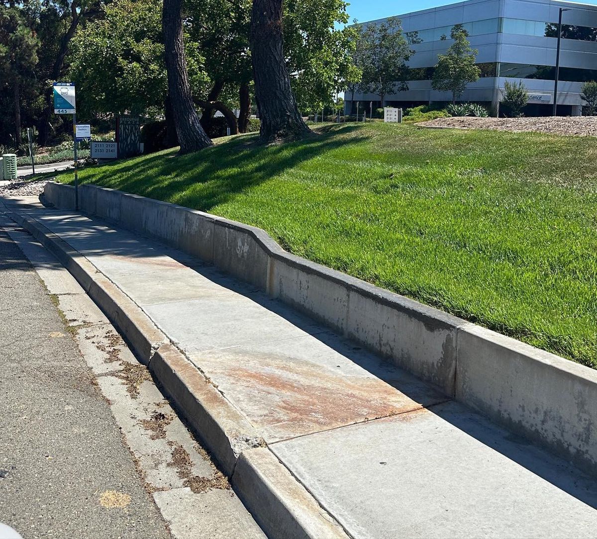 Image for skate spot Yarrow Dr - Sidewalk Ledges