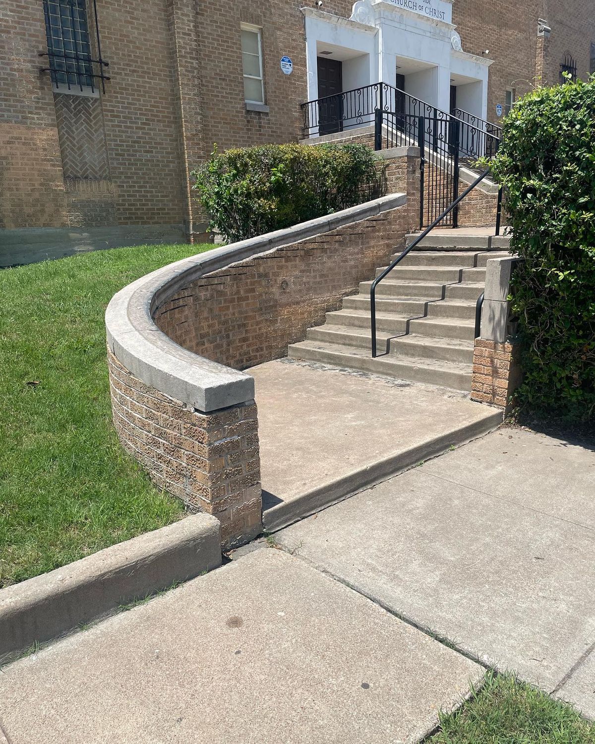 Image for skate spot North Side Church of Christ - 8 Stair Curved Hubba