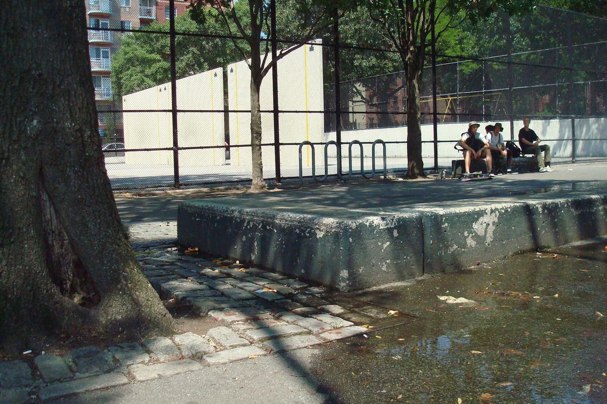 Image for skate spot Broadway Park Ledges