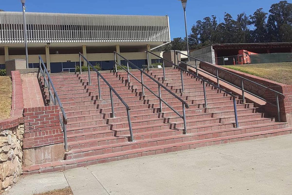 Image for skate spot San Luis Obispo High School 19 Stair Rail