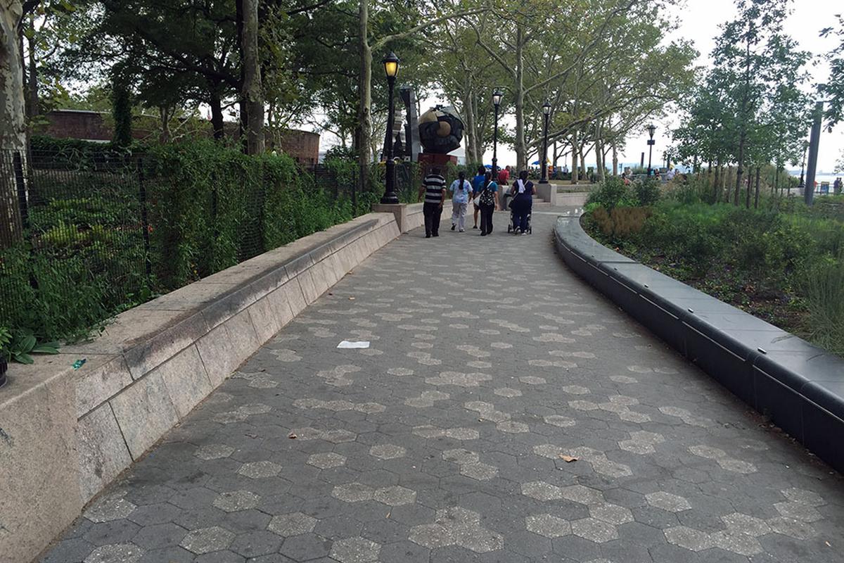 Image for skate spot Battery Park Banked Ledge