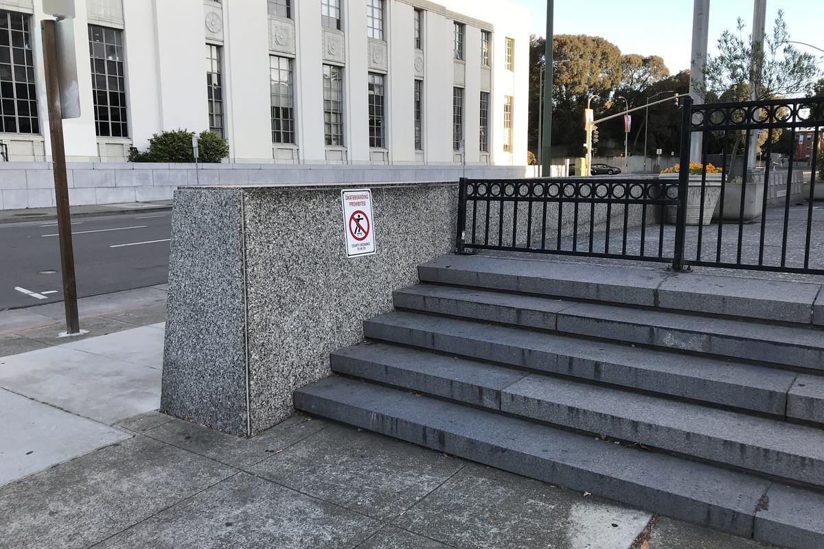 Image for skate spot Oak Street Out Ledge