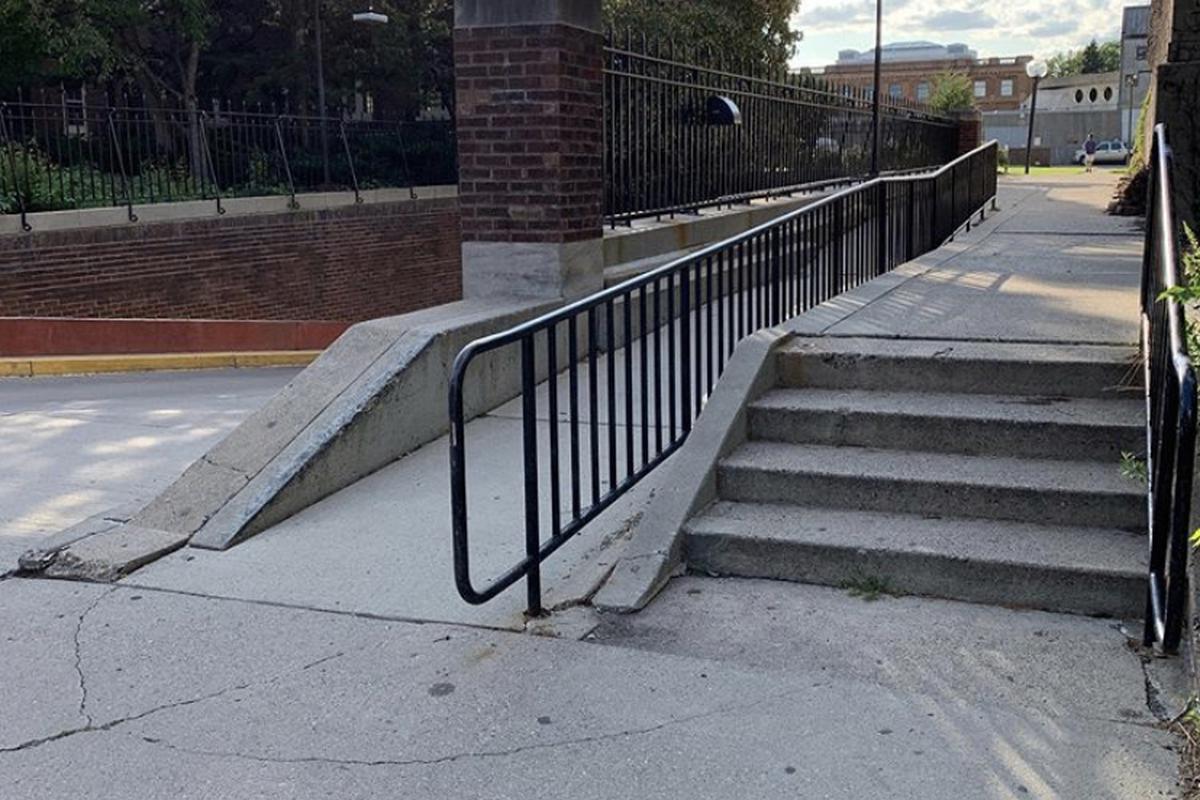 Image for skate spot 4 Stair Out Rail