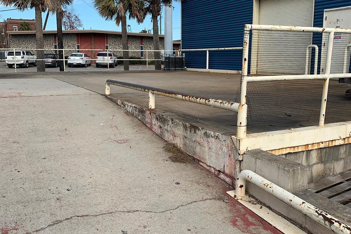 Image for skate spot Greenleaf Pop Out Rail