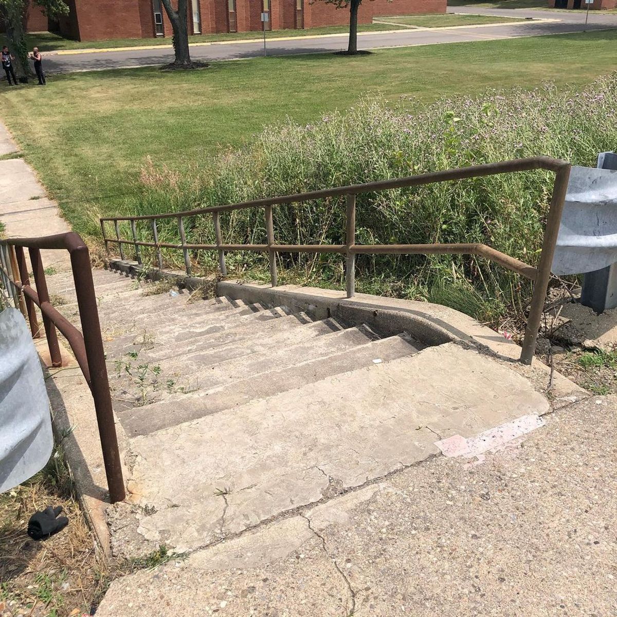 Image for skate spot Yorktown Middle School - 25 Stair Rail