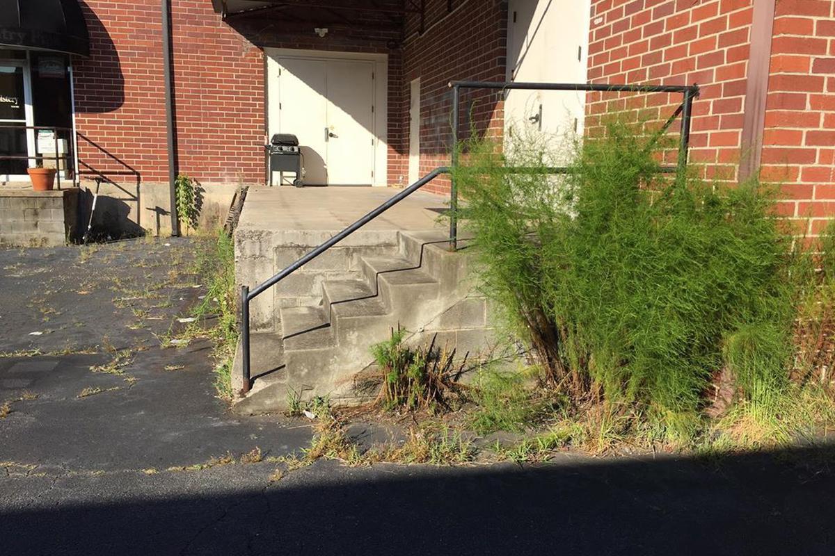 Image for skate spot Loading Dock Gap Over Railing