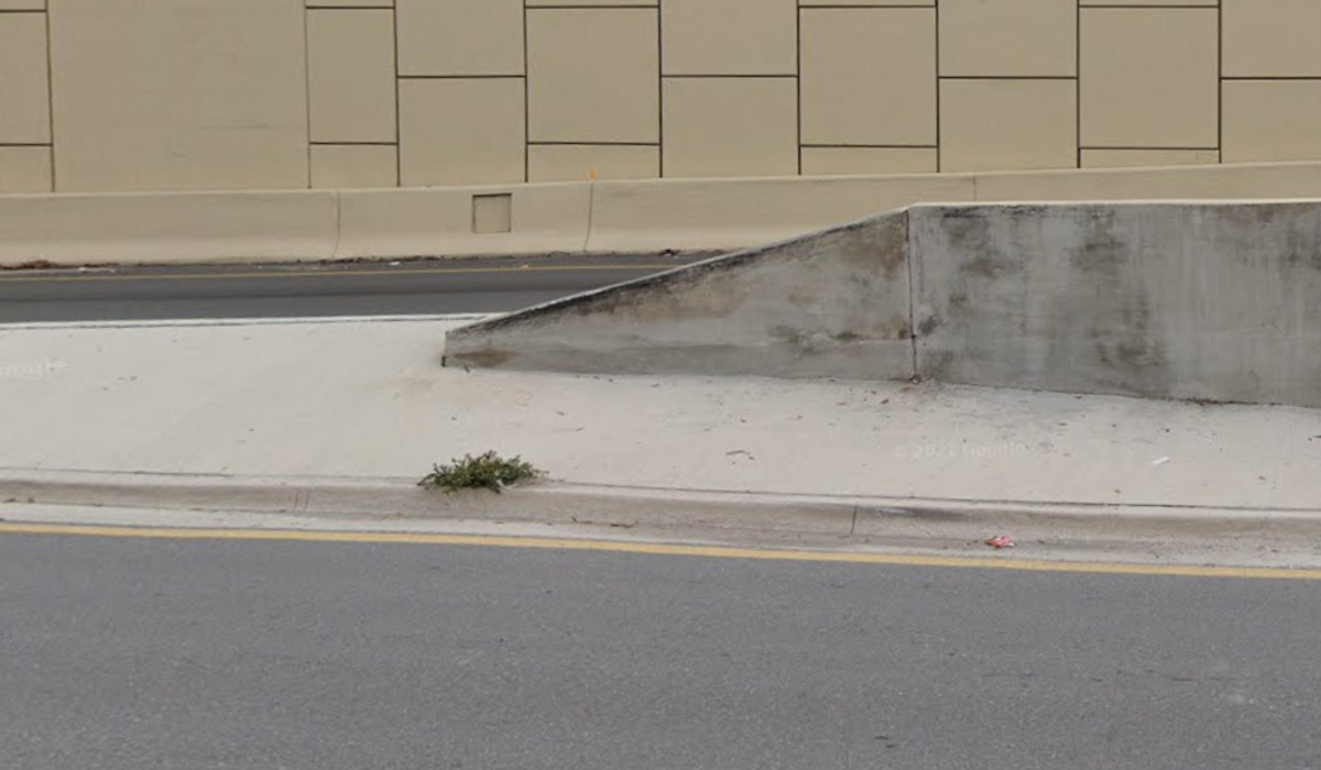 Image for skate spot N Hughey Ave - Up Ledge