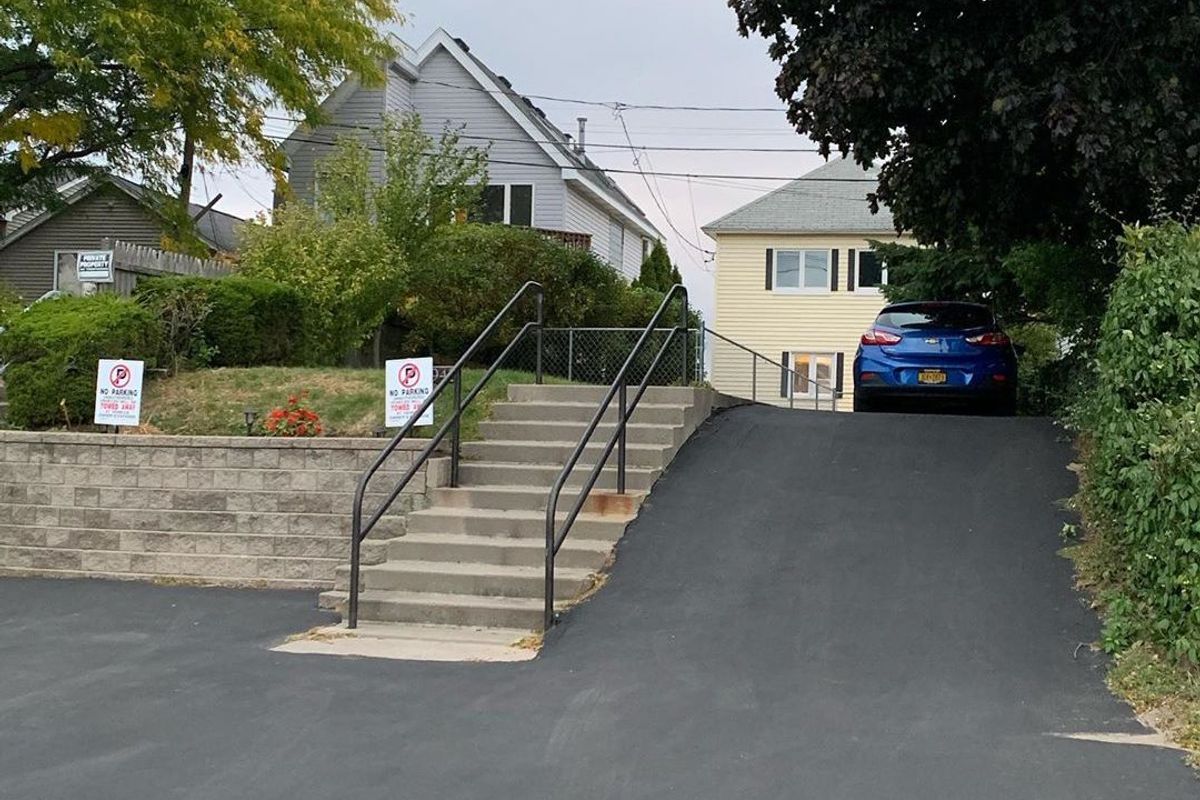 Image for skate spot House 10 Stair Over Rail Into Bank