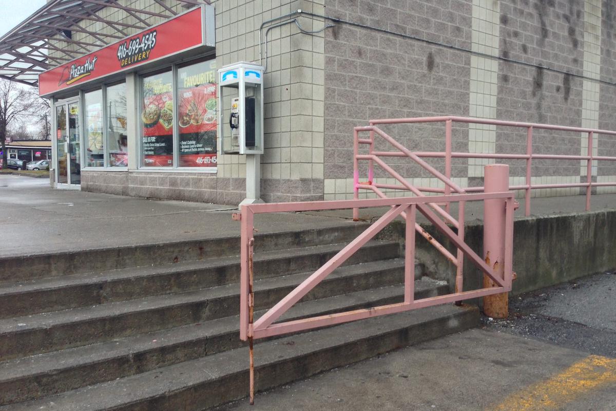 Image for skate spot Pizza Hut Gap Over Gate