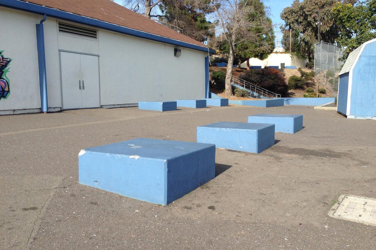 Image for skate spot Oakland High School Blue Blocks