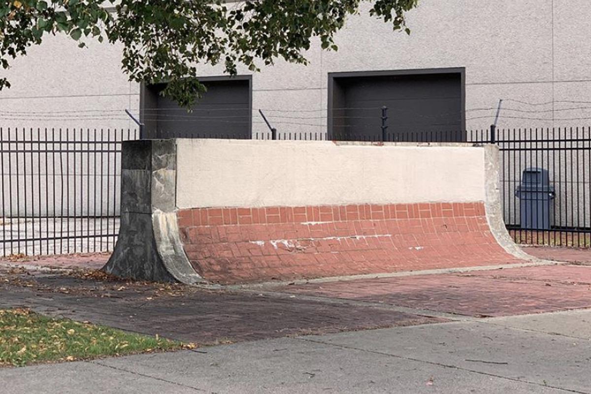 Image for skate spot Brick Spine