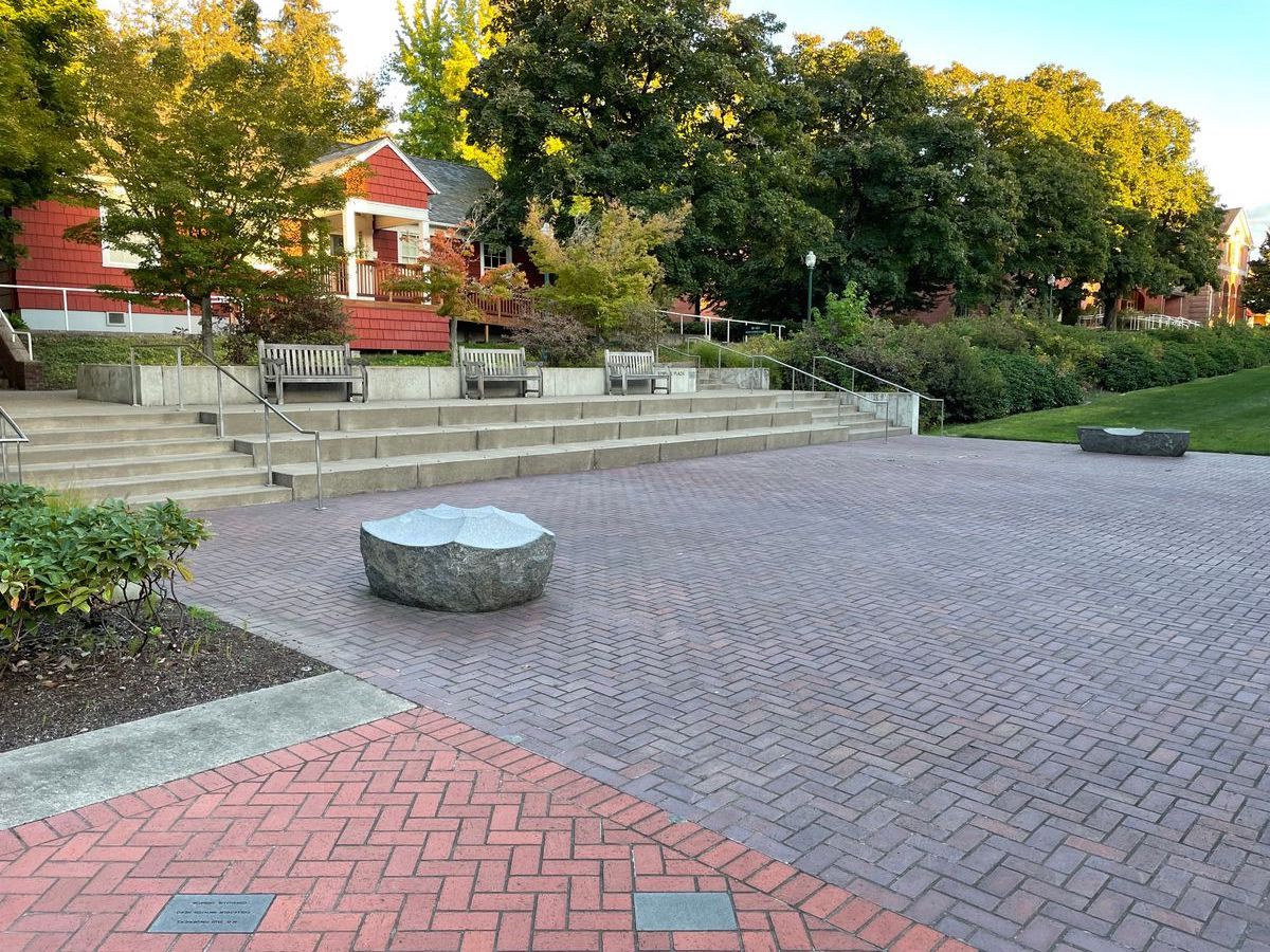 Image for skate spot University of Oregon - Brick plaza