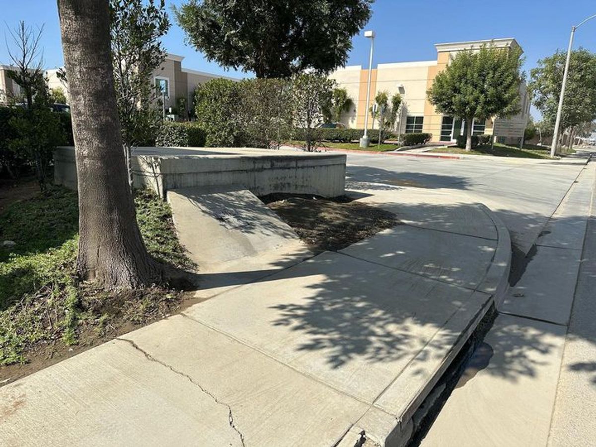 Image for skate spot Western Way - Bank To Ledge