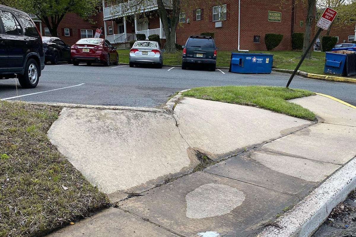 Image for skate spot Old Mill Rd Sidewalk Hip