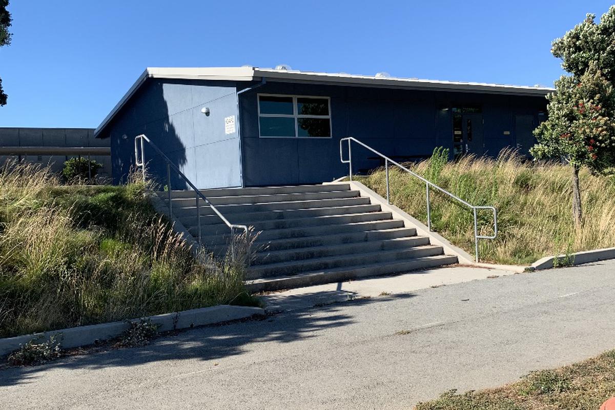 Image for skate spot Ralston Middle School 10 Stair