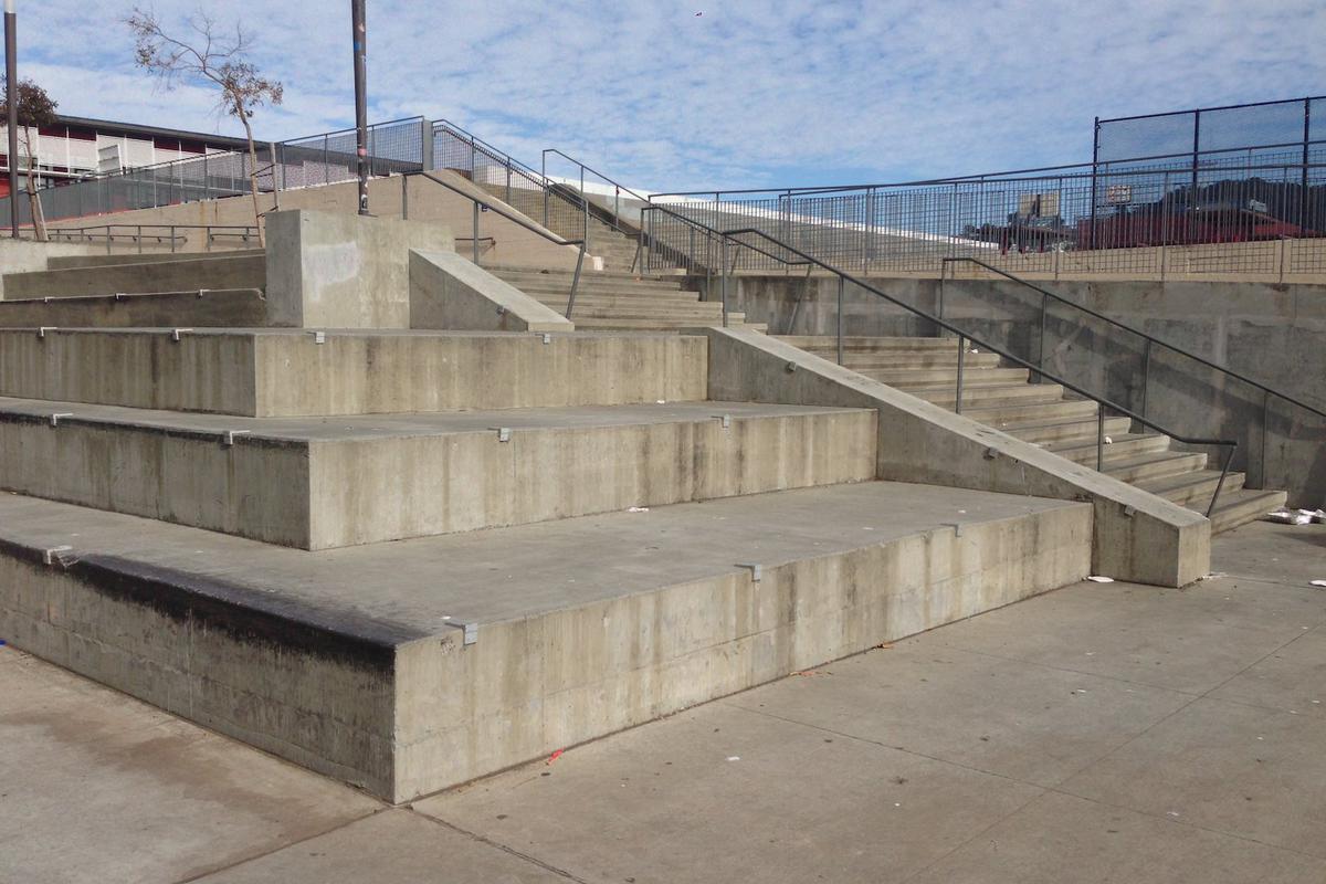 Image for skate spot Lincoln High School 3 Block