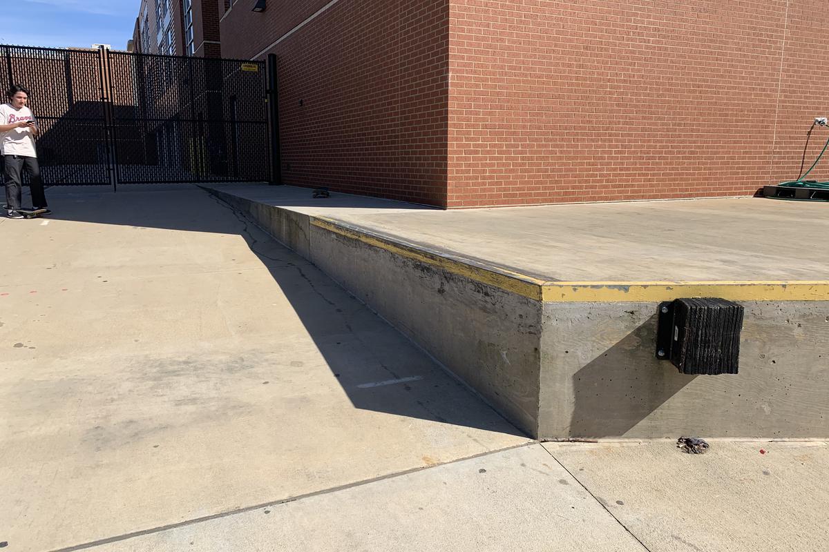 Image for skate spot Loading Dock Metal Ledge