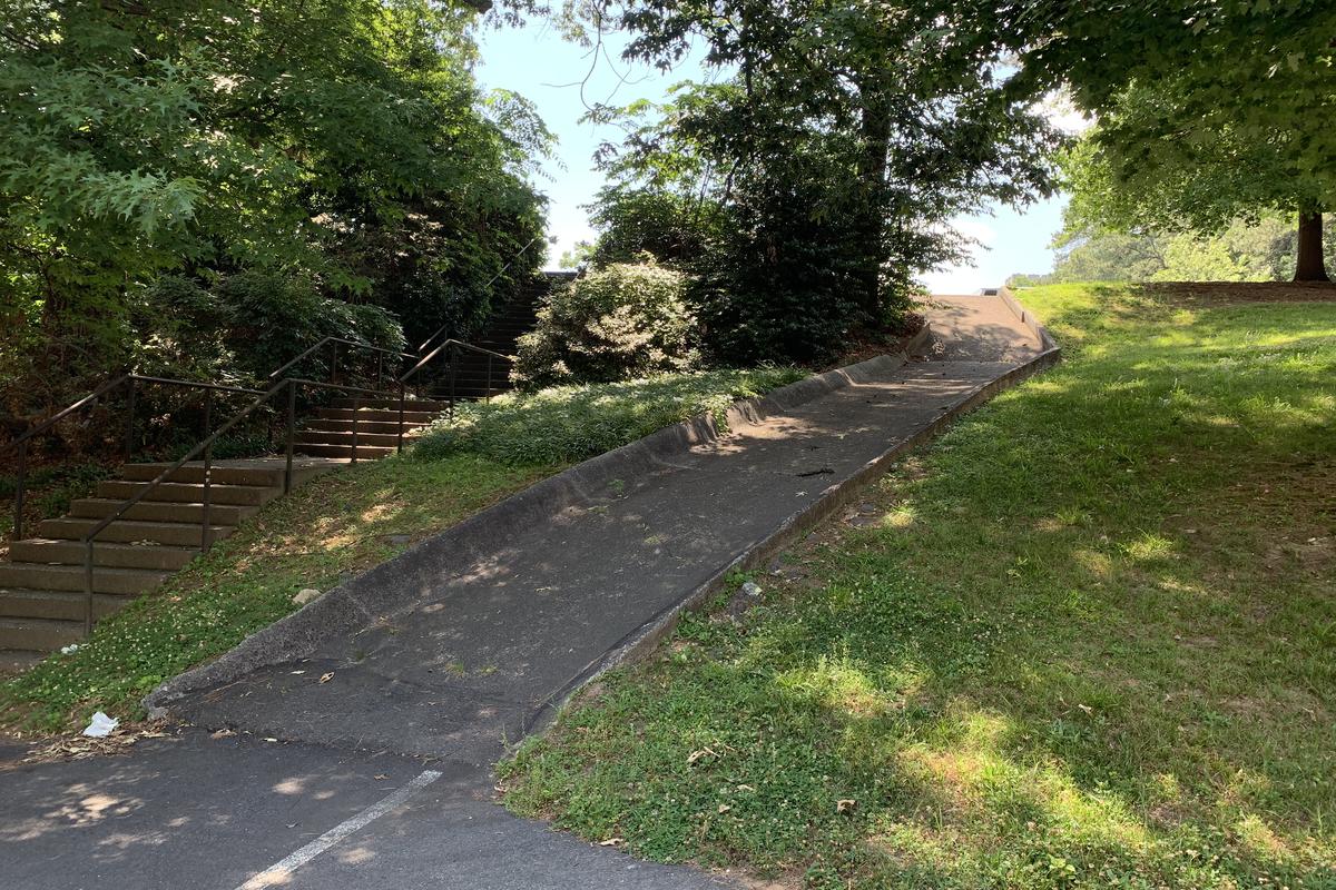 Image for skate spot Curb To Spillway