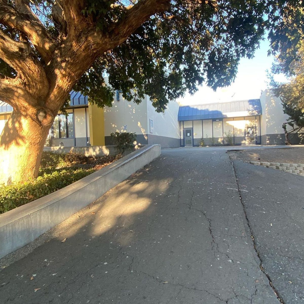 Image for skate spot Milpitas High School - Down Ledge