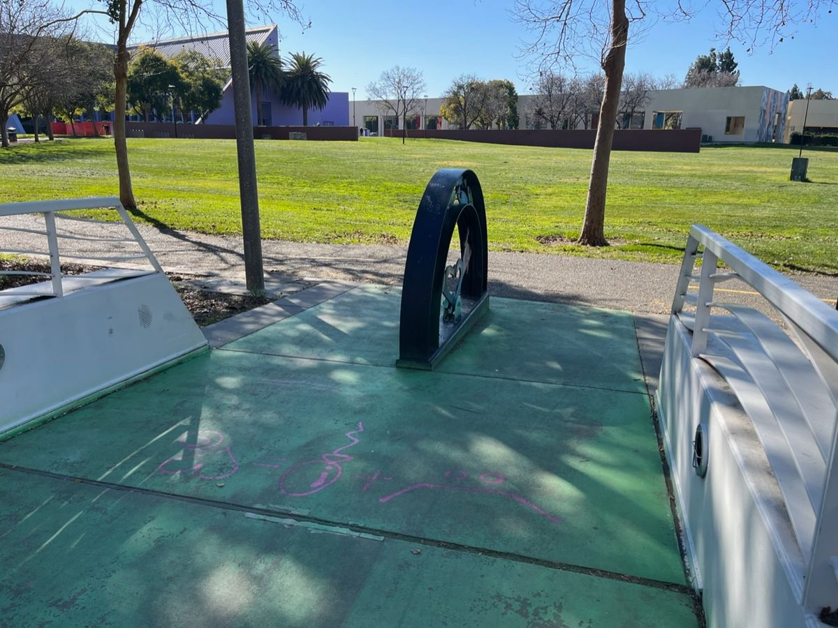 Image for skate spot Discovery Meadow - Circle Jam