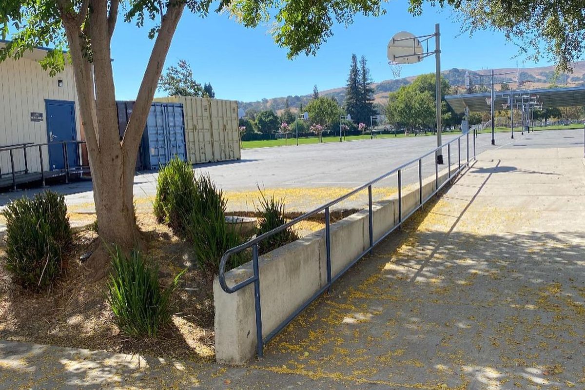 Image for skate spot Pine Valley Middle School Out Rail