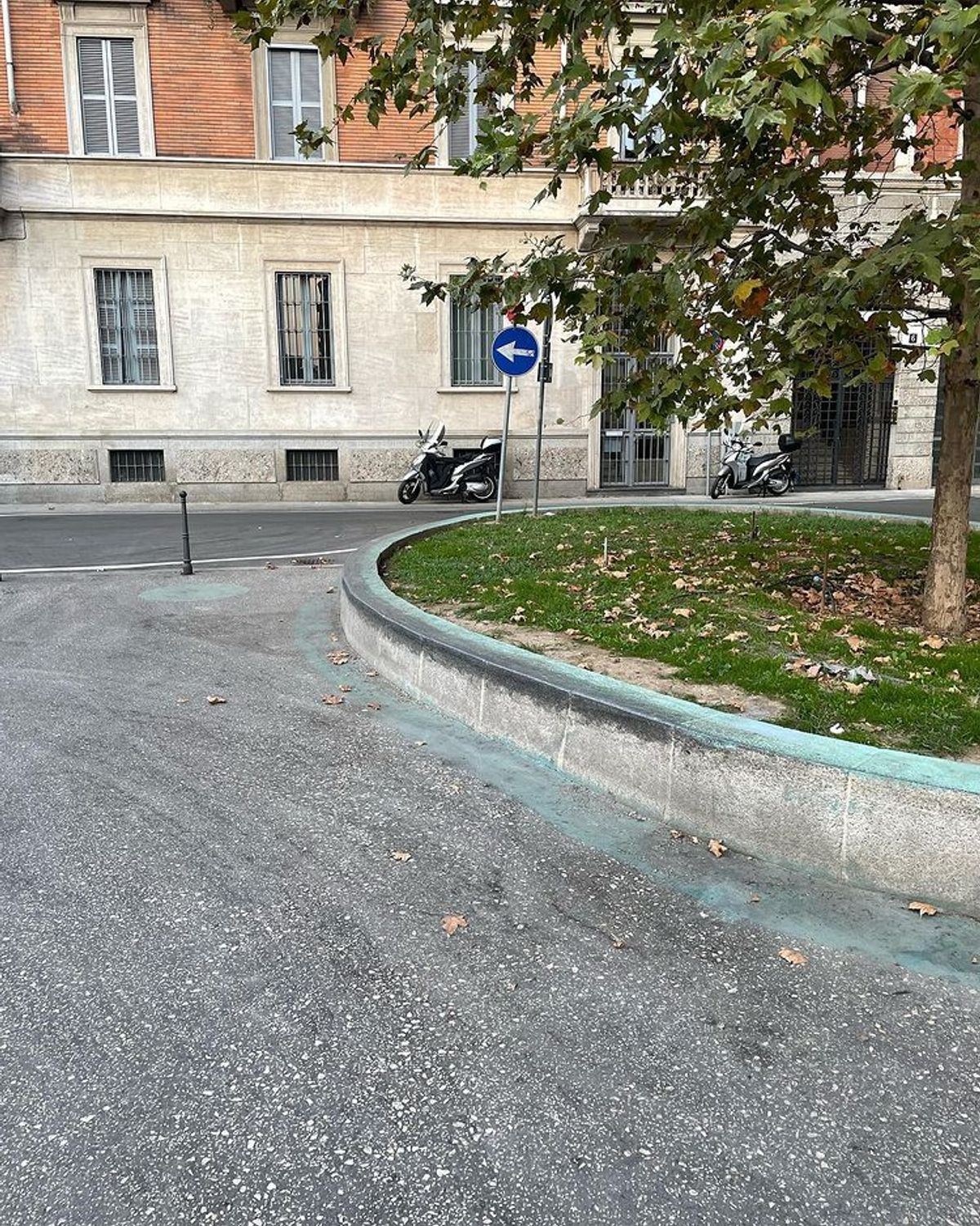 Image for skate spot Sant Agostino - Planter Ledge