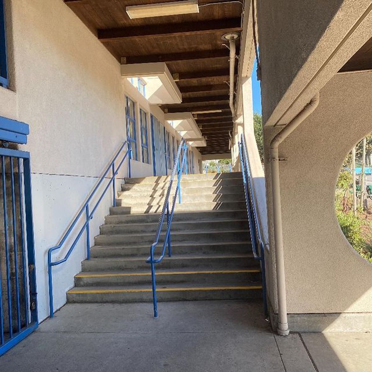 Image for skate spot Commodore Sloat Elementary School - 12 Stair