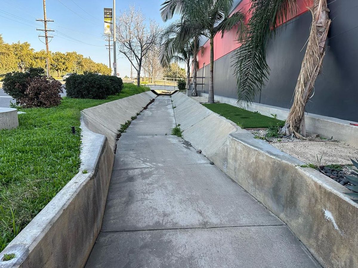 Image for skate spot Railroad Street - Ditch / Bank Ledge