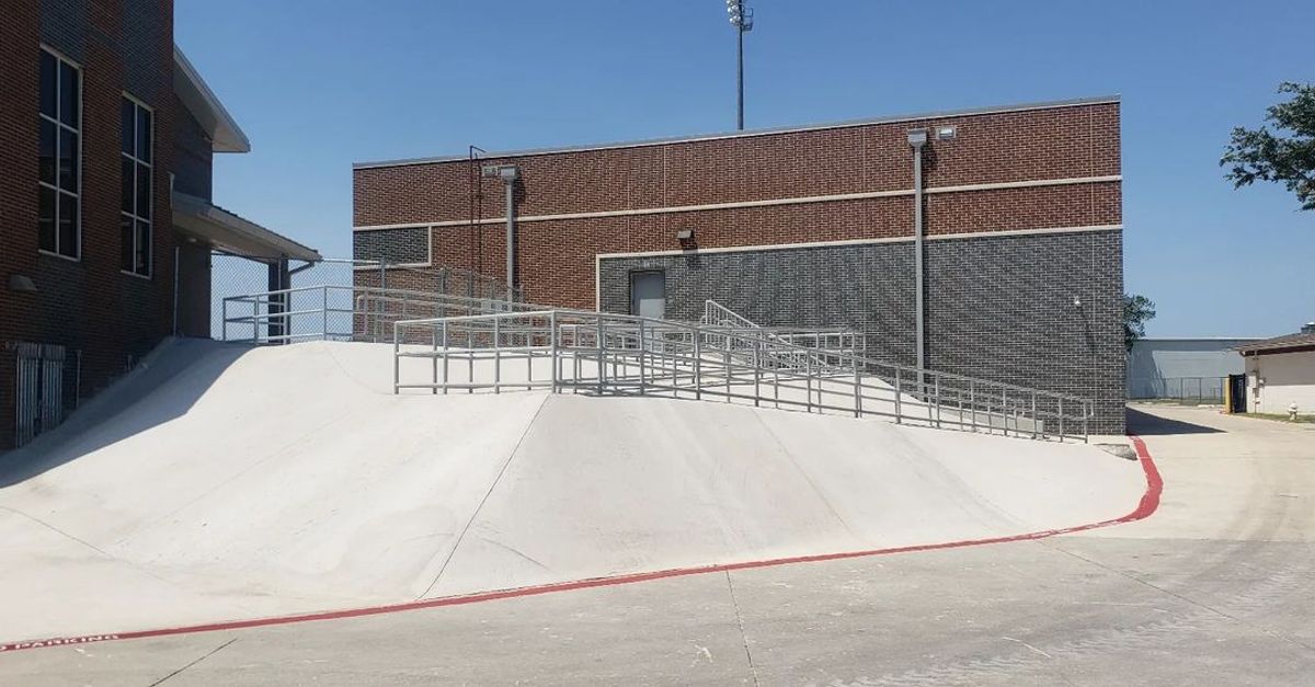 Image for skate spot Lewisville High School - Banks