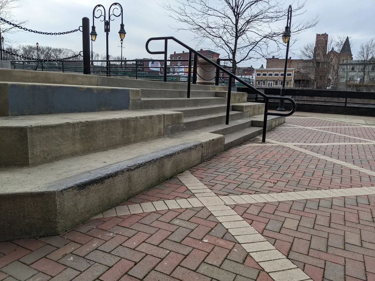 Image for skate spot Peacemaker's Stage - Ledges / Manny Pad / Stairs