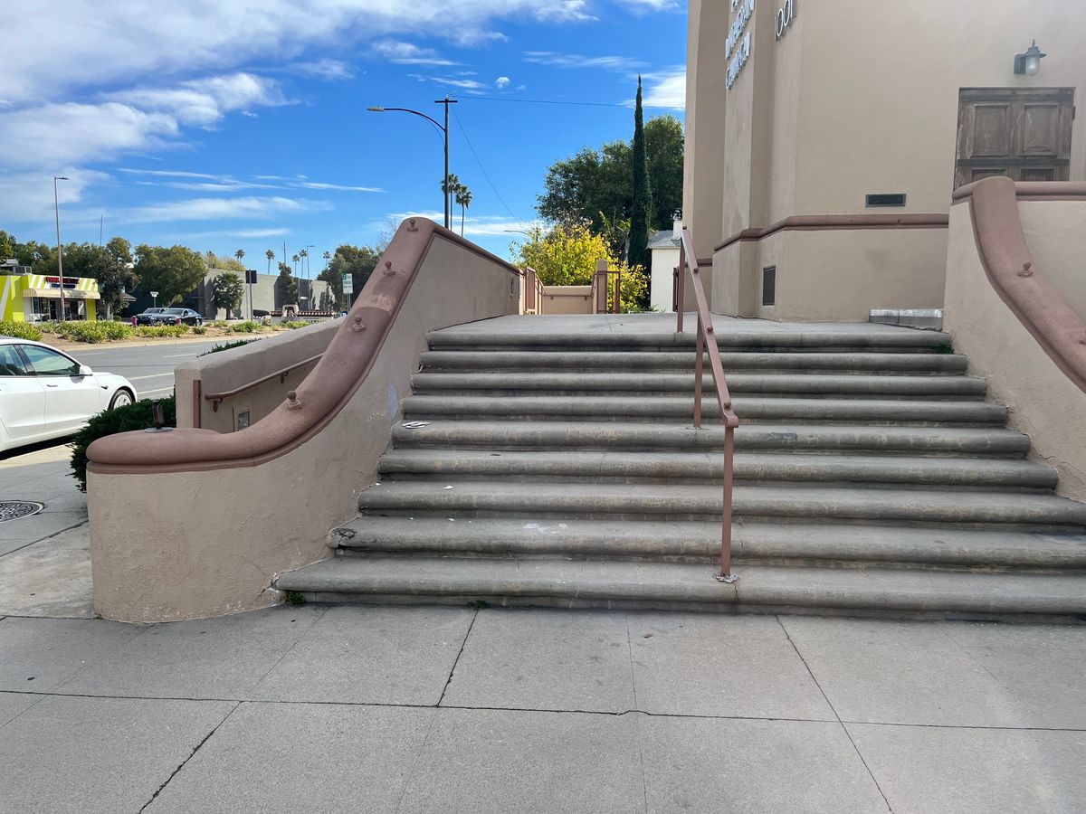 Image for skate spot Scholars Preparatory School - 9 Stair Hubba