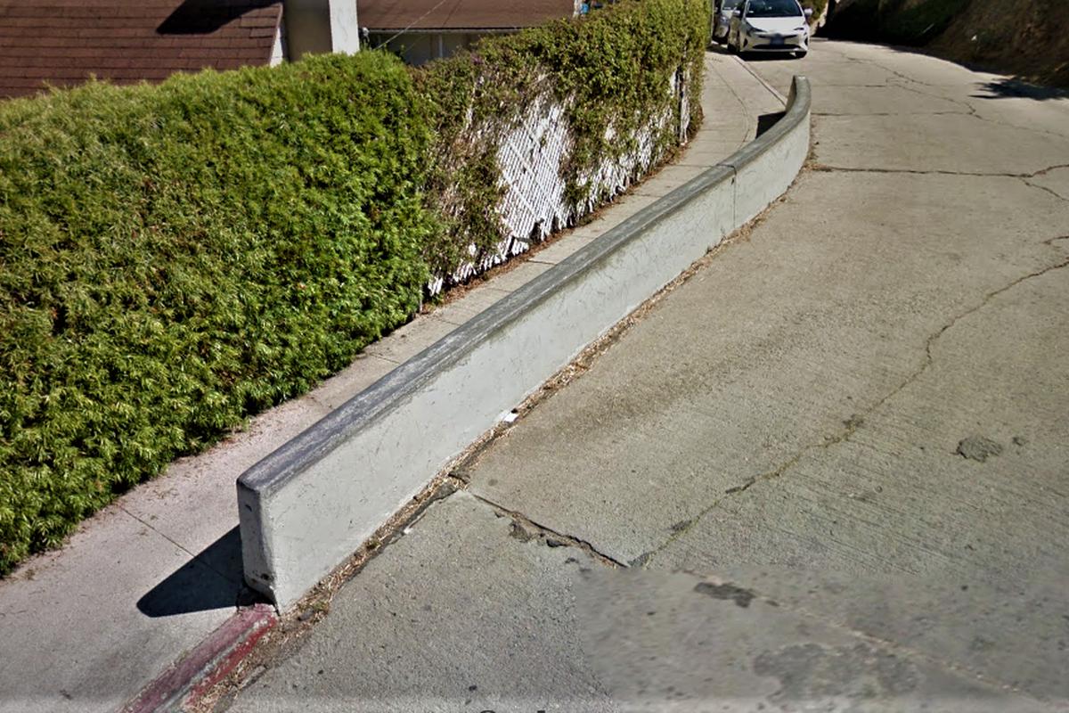 Image for skate spot Baxter St Curve Ledge