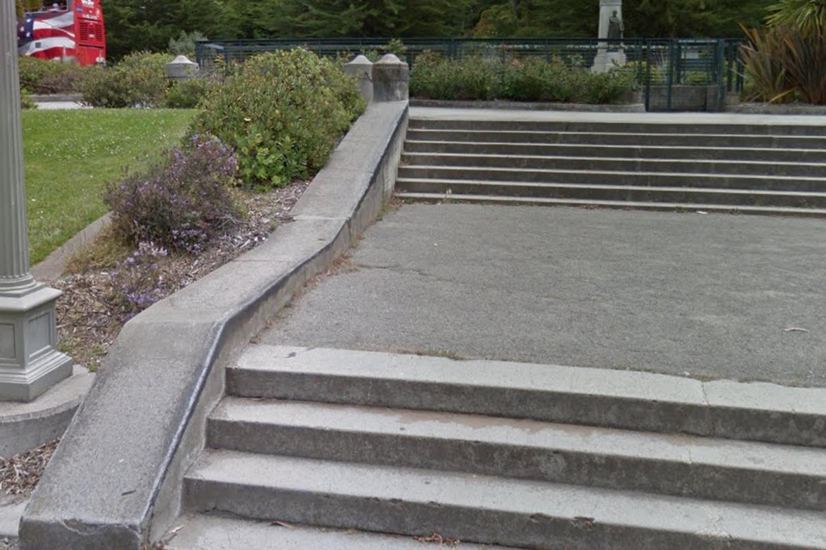 Image for skate spot Low 7/4 Stair Hubba