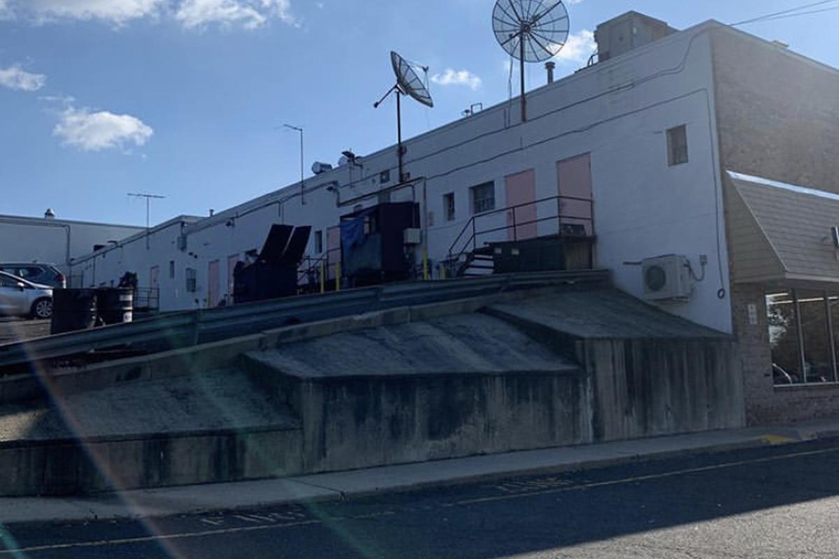 Image for skate spot Over Guardrail To Bank Drop