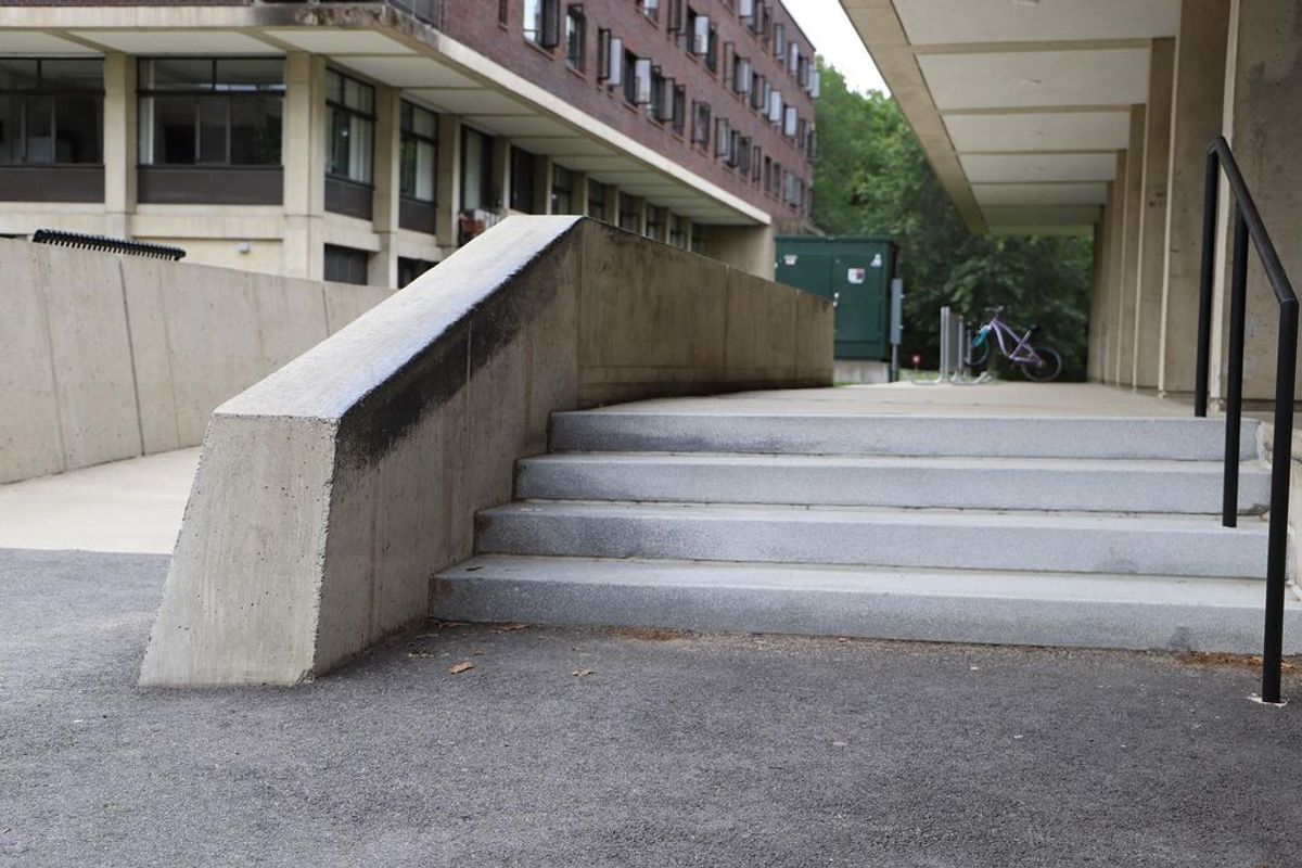 Image for skate spot UMass Hubba