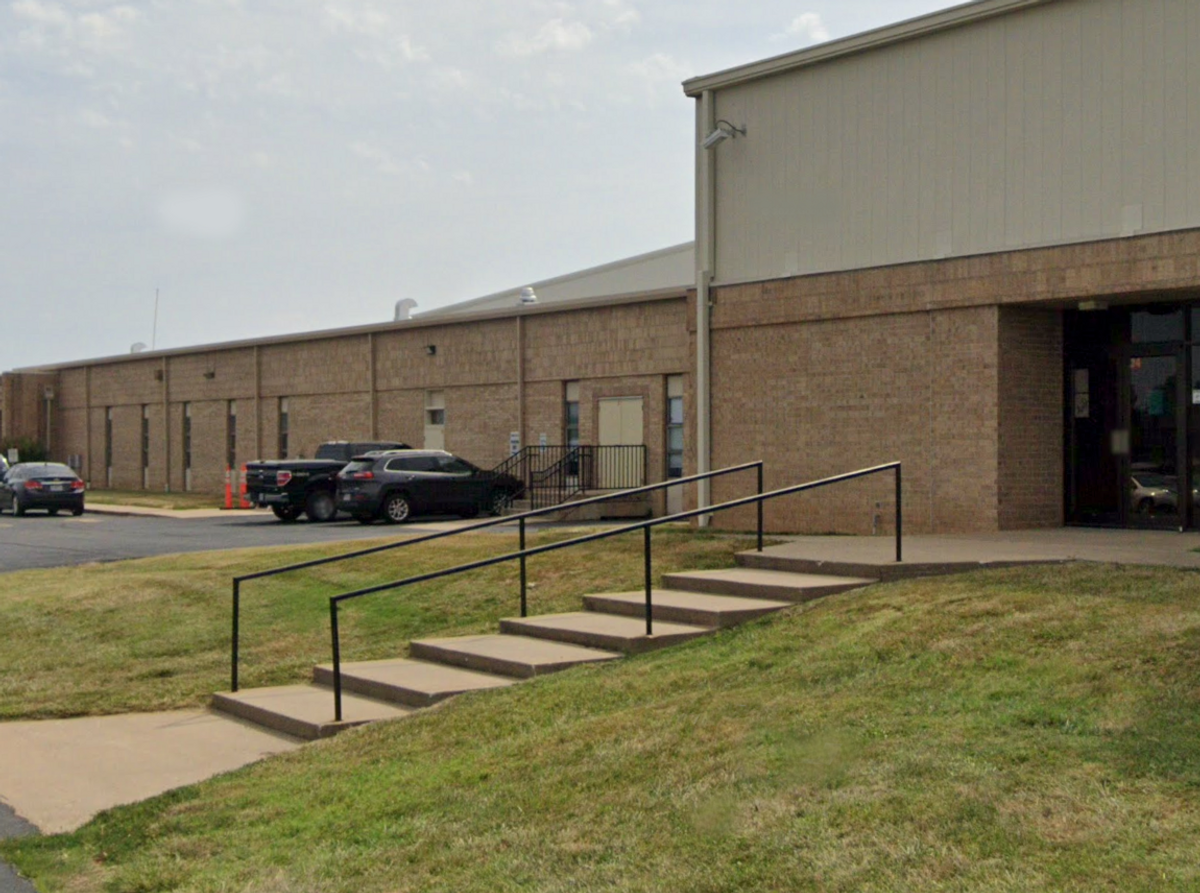 Image for skate spot Republic Middle School - Long 7 Stair Rails