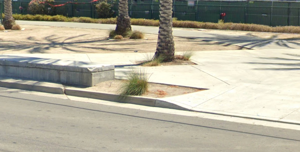 Image for skate spot Flower St - Curb Cut Bump To Ledge 