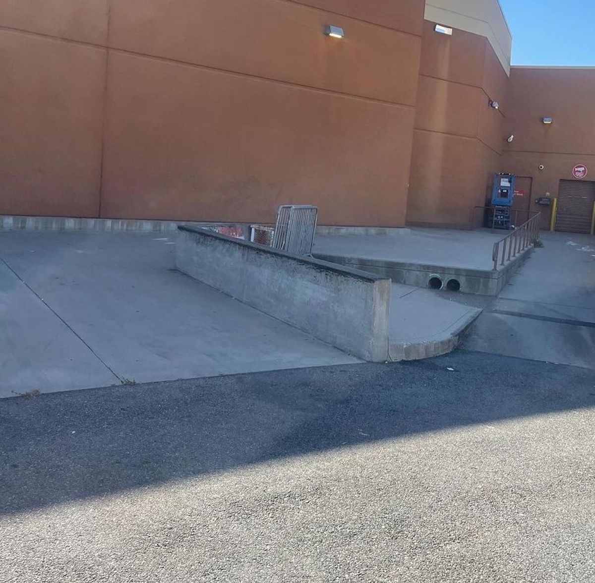 Image for skate spot Target Loading Dock Ledges