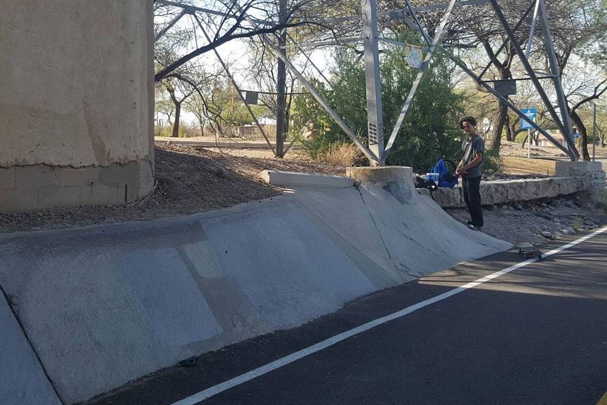 Image for skate spot Garden of Gethsemane Grind Banks