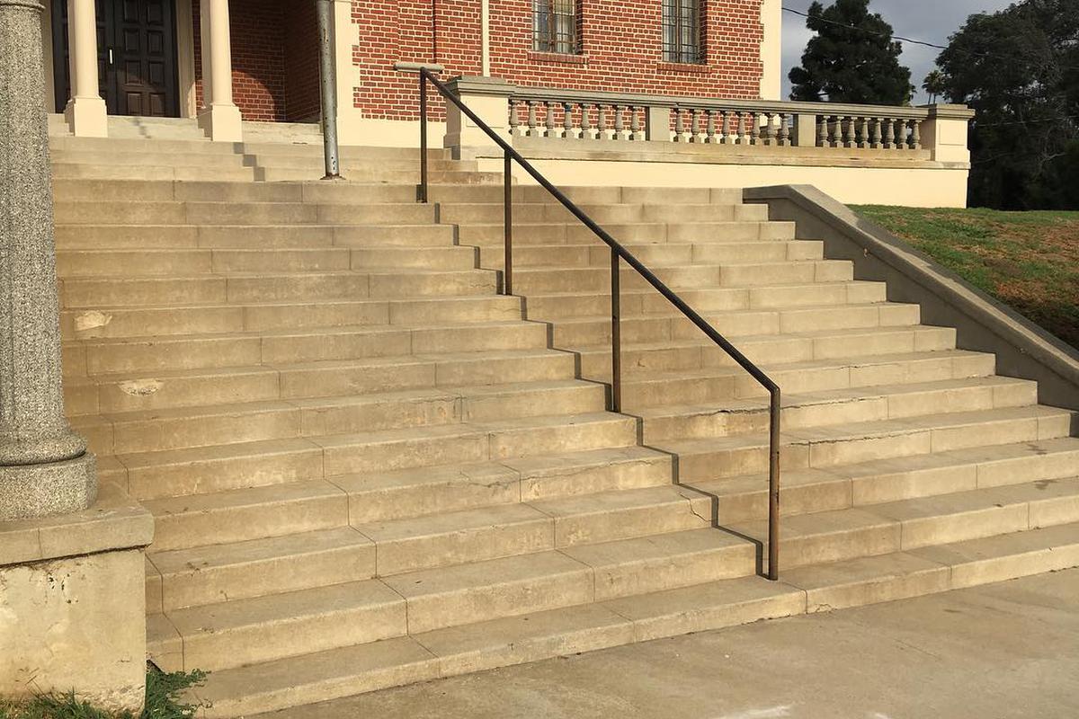 Image for skate spot Veterans Memorial Building 14 Stair Rail