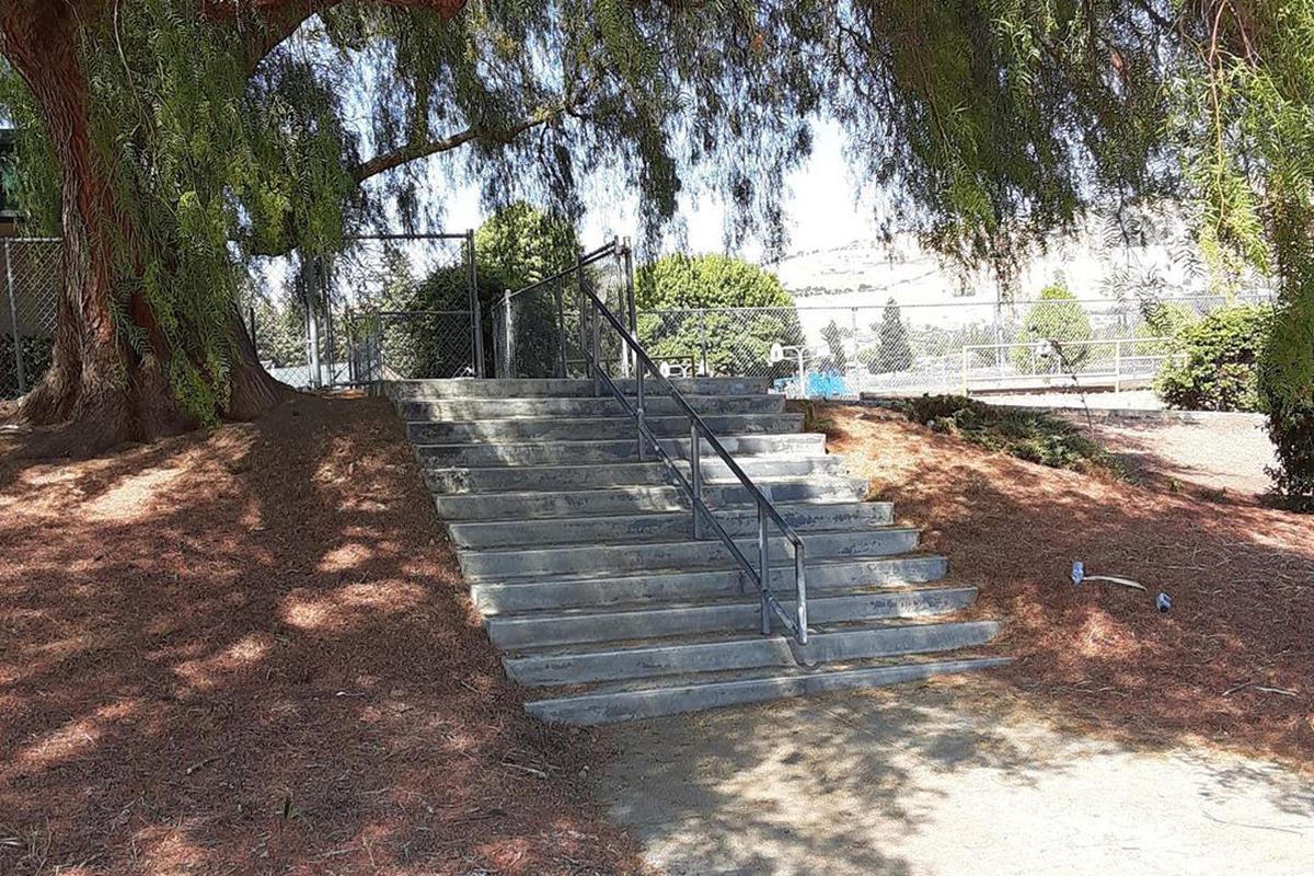 Image for skate spot Ida Jew Academies 12 Stair Rail