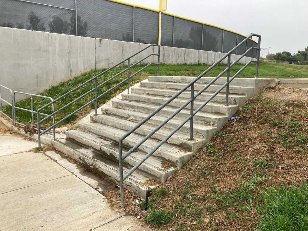 Image for skate spot Centennial High School - 10 Stair Rail