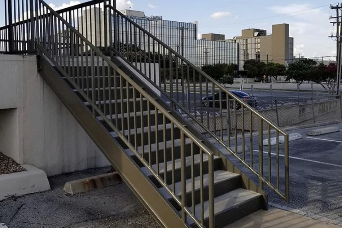 Image for skate spot Magenta Health 11 Stair Rail