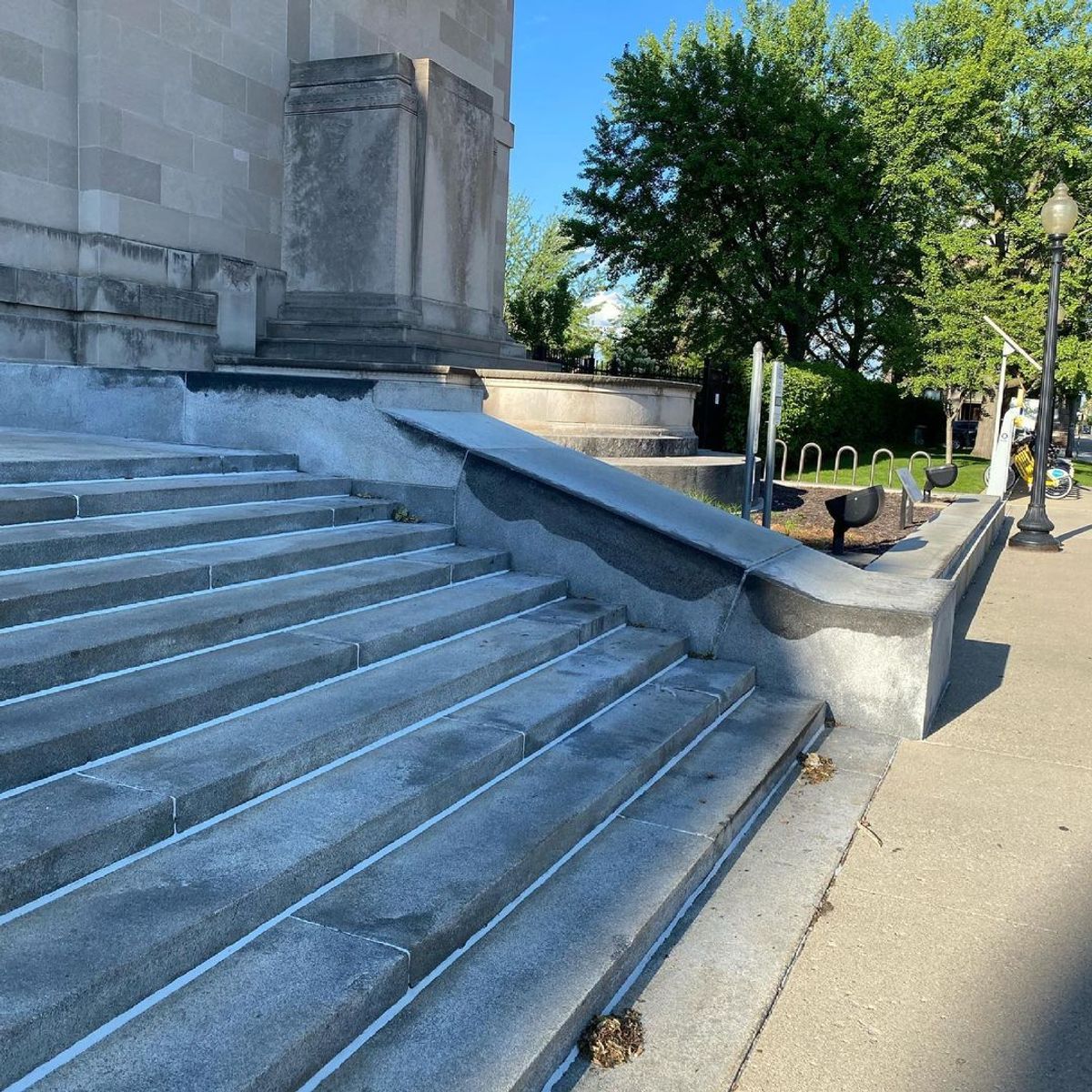 Image for skate spot Indianapolis Public Library - 10 Stair Kink Hubbas