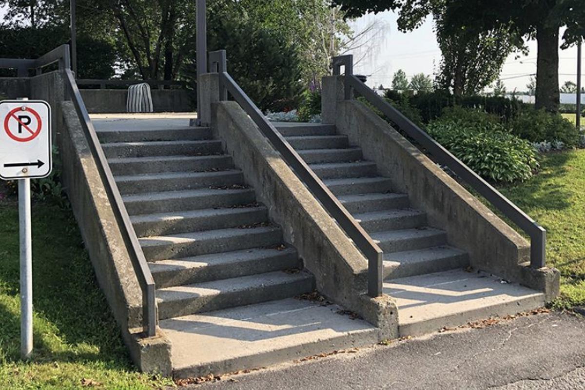 Image for skate spot 10 Stair Handrail