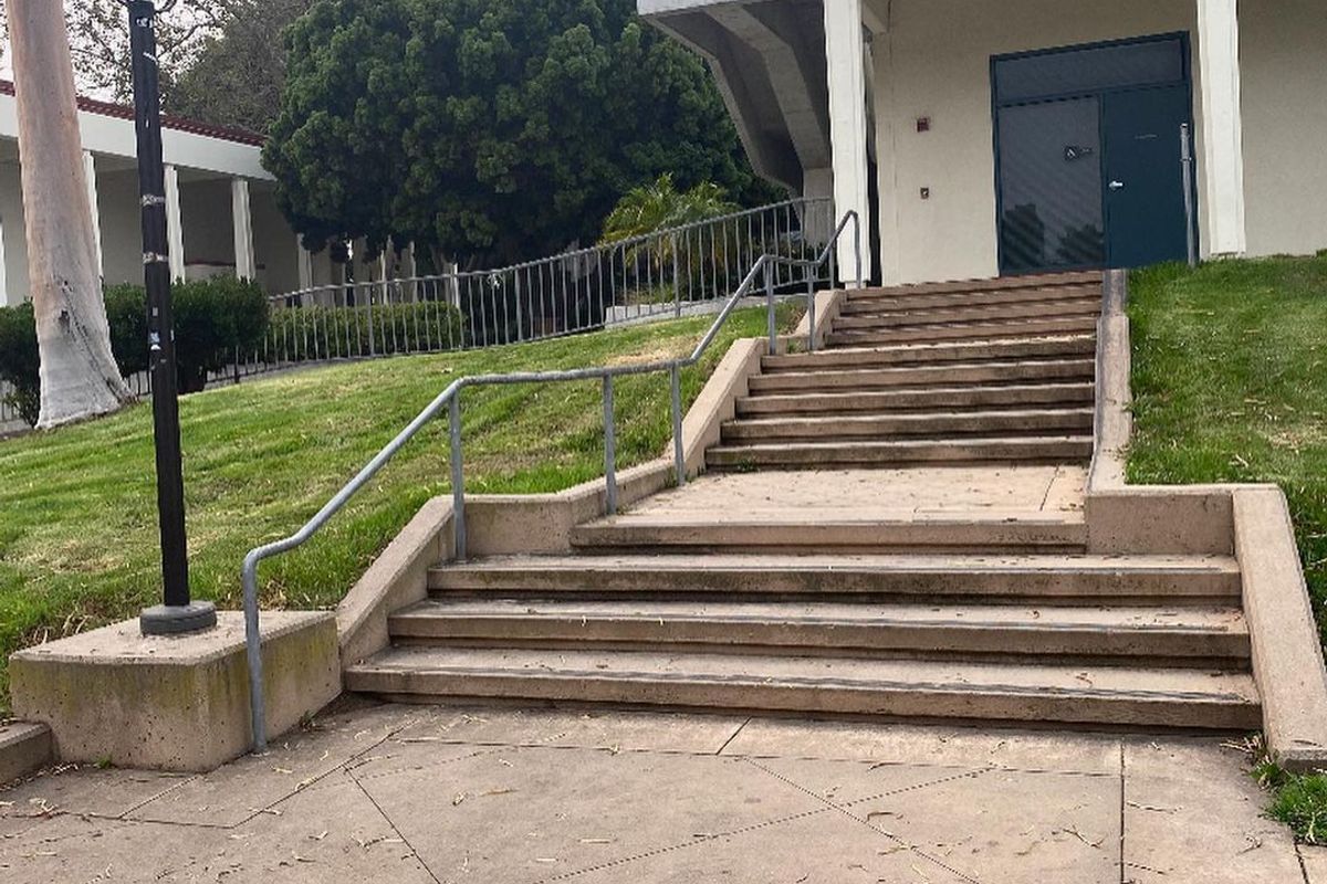 Image for skate spot Santa Barbara City College Triple Kink Rail