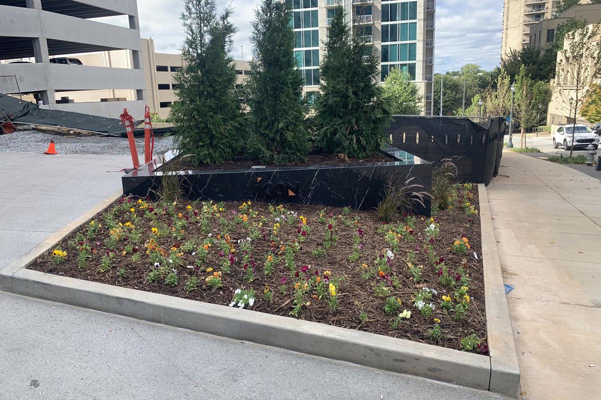 Image for skate spot Marble Ledge Over Planter