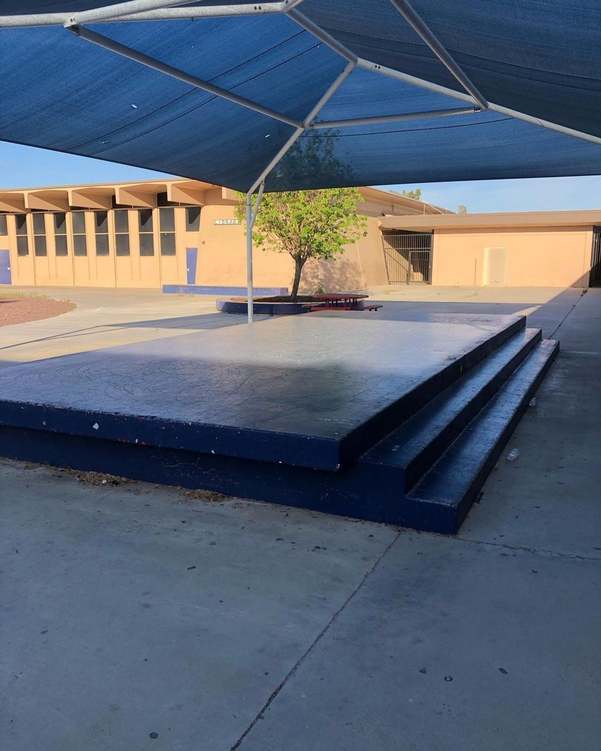 Image for skate spot Kennedy Middle School - 3 Stair Manny Pad / Ledges